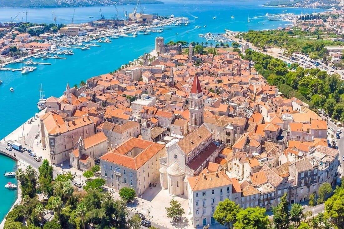 Private transfer Split to Trogir – comfortable taxi service by transfer-split.com
